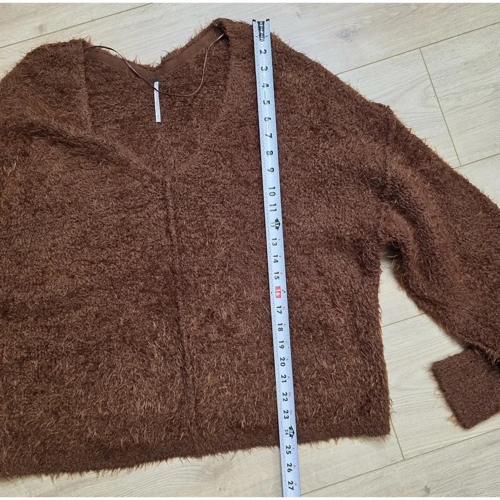 Free People Sweater Women's Icing V Neck Fuzzy Super Soft Cozy Pullover Size M - Picture 11 of 14